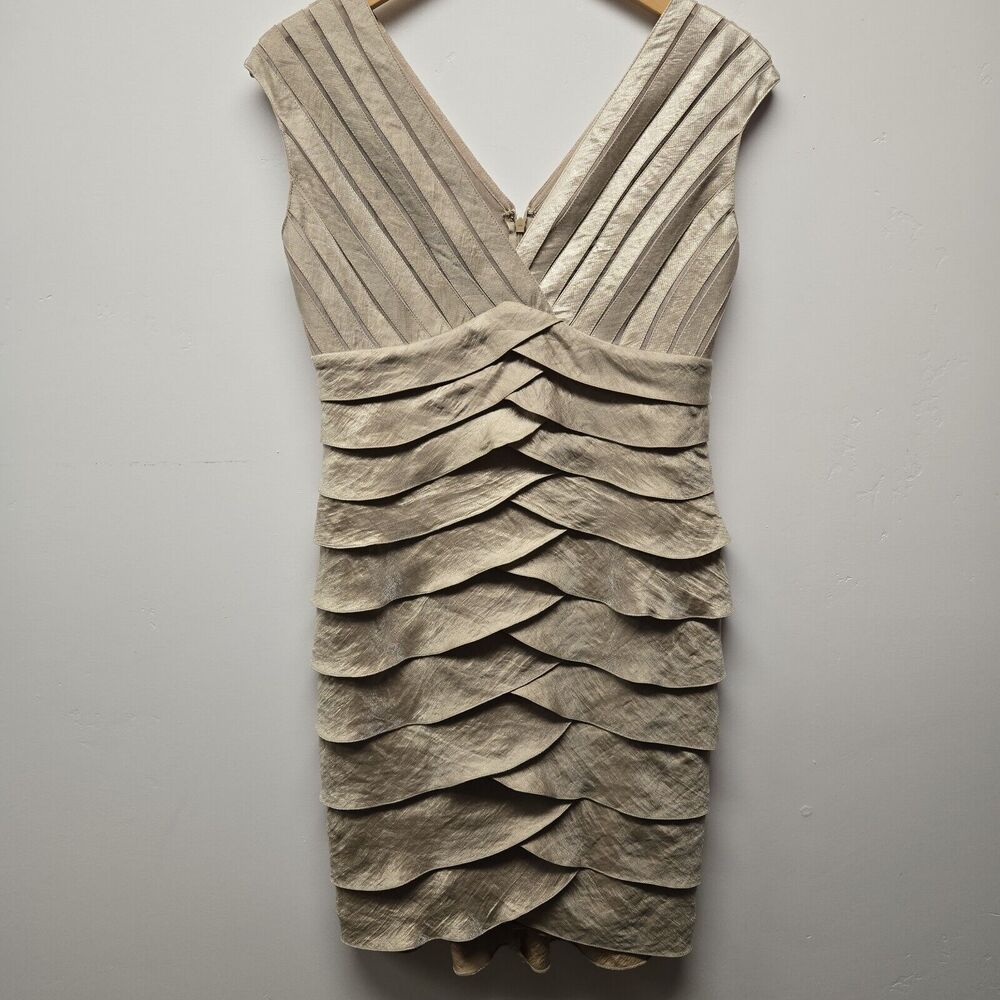 Adrianna Papell A-Line Knee Length Dress sz 8P Champagne Gold V Neck Party Dress